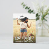 Trendy Typografy Silver Overlay Foto Graduate Postkarte (Stehend Vorderseite)