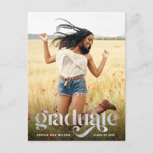 Trendy Typografy Silver Overlay Foto Graduate Postkarte (Vorderseite)