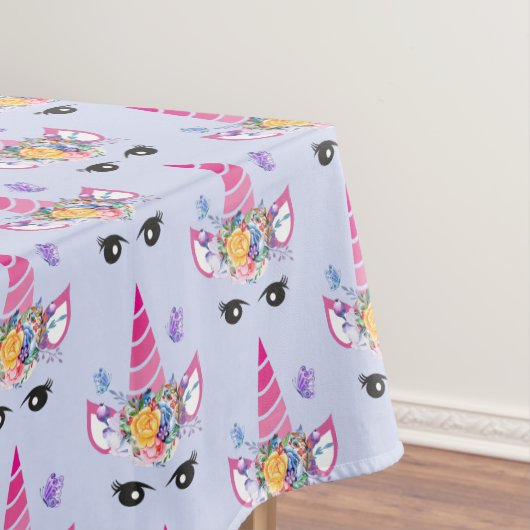 Trendy Unicorn mit Blumenkronen und Schmetterlinge Tischdecke (Beispiel)