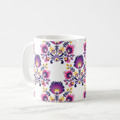 Trendy Volkskomposition mit lila Folk-Blume Kaffeetasse (Vorderseite Links)