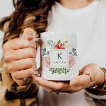 Trendy Watercolor Peony Blume Monogram Tasse<br><div class="desc">Diese hübsche,  elegante Tasse besticht durch hübsche Aquarellbäume in Rosa und graue und grüne Blätter. Ein quadratischer Rahmen mit Imitaten Goldfolie befindet sich im Zentrum der Blume,  und Sie können mit Ihrem Namen und Monogramm durch die Vorlage personalisieren.</div>