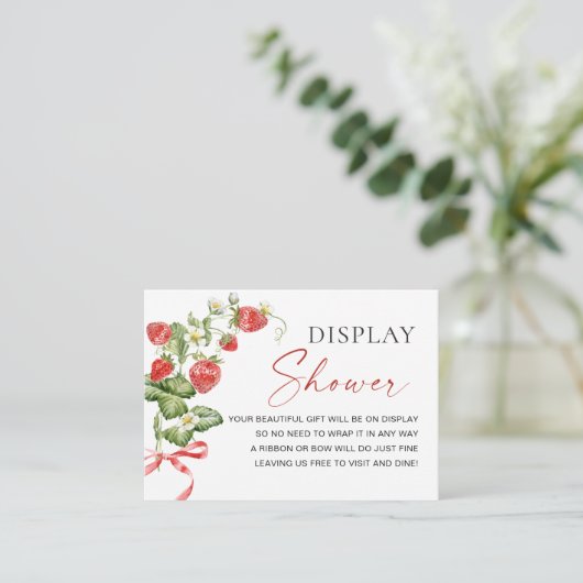 Trendy Watercolor Strawberry Baby Display Dusche Begleitkarte (Stehend Vorderseite)