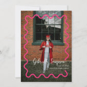 Trendy Wavy Hot Pink Two Foto Graduation Party Einladung (Vorderseite)