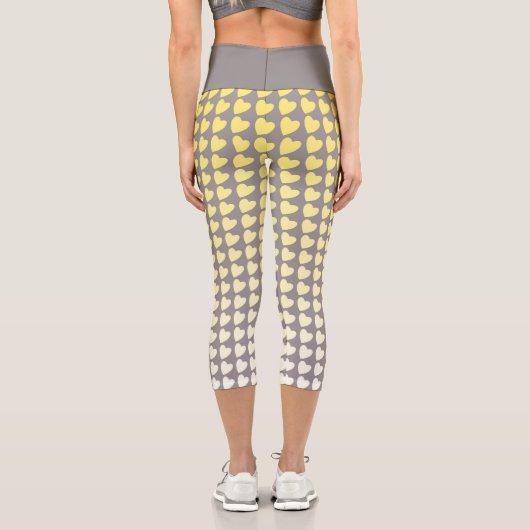 Trendy Yellow and Gray Gradient Heart Pattern Capri Leggings (Rückseite)
