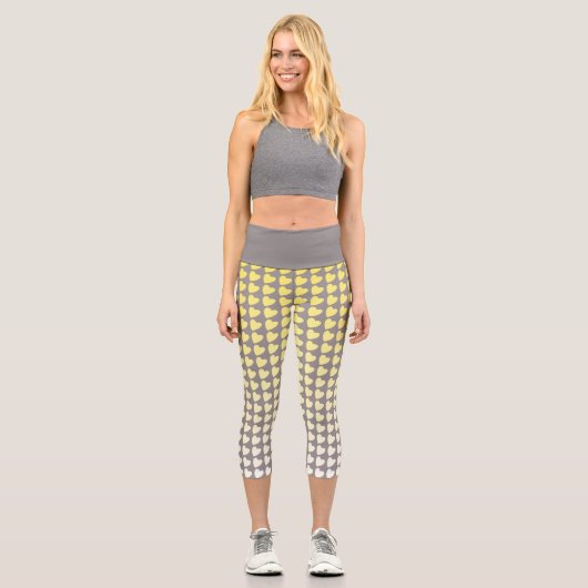 Trendy Yellow and Gray Gradient Heart Pattern Capri Leggings (Vorderseite)