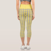 Trendy Yellow and Gray Heart Pattern Capri Leggings (Rückseite)