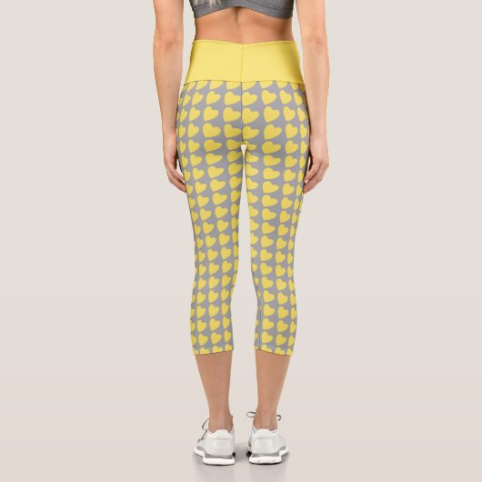 Trendy Yellow and Gray Heart Pattern Capri Leggings (Rückseite)