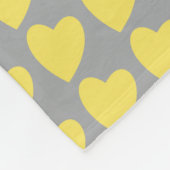 Trendy Yellow and Gray Heart Pattern Fleecedecke (Ecke)