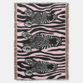 Trendy Zebra Herd auf Zebra Print Pink Decke (Vorderseite Vertikal)