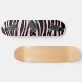 Trendy Zebra Herd auf Zebra Print Pink Skateboard (Horizontal)