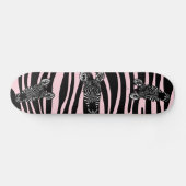 Trendy Zebra Herd auf Zebra Print Pink Skateboard (Horizontal)