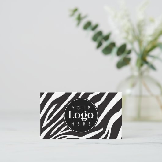 Trendy Zebra Print Custom Company Logo QR Code Visitenkarte (Stehend Vorderseite)