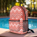 Trendy Zickzack Pattern große Namenskoralle Bedruckter Rucksack<br><div class="desc">Ein feines, grafisches Design mit farbenfrohen Farbtönen von Korallenzangen mit einem lustigen Farbblock, um Ihren Namen oder jeden Text hinzuzufügen. Das Zickzack, helle Muster ist ein modernes, trendiges Muster mit einem farbigen Haufen. Sie können einen Namen, ein Monogramm oder einen anderen benutzerdefinierten Text hinzufügen. Wenn Sie die Kunst verschieben möchten,...</div>