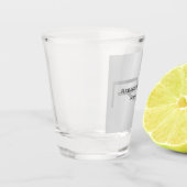 Treny Style Gray Monogram Minimalistisch Schlicht Schnapsglas (Links)