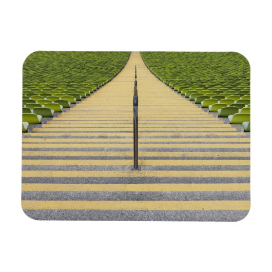 Treppe des Stadions zwischen Reihen der grünen Sit Magnet (Horizontal)