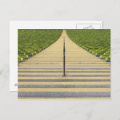 Treppe des Stadions zwischen Reihen der grünen Sit Postkarte (Vorne/Hinten)