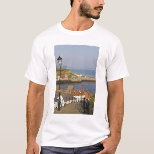 Treppe hinunter zum Hafen, Whitby, Norden T-Shirt