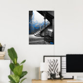 Treppe schwarz-weiß Art Déco mit Blau Poster (Heimbüro)