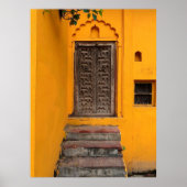 TREPPE VOR DER HOLZTÜR POSTER (Vorne)