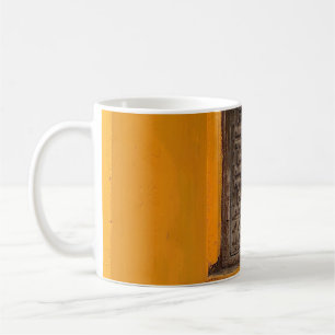TREPPE VOR HOLZTÜR KAFFEETASSE