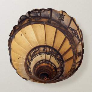 Treppen mit Spiralkreistreppen, alte Treppen, Rundes Kissen