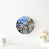 Treppen mit Stein Engel in der Kirche Loreto Prag Runde Wanduhr (Zuhause)