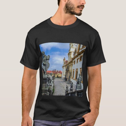 Treppen mit Stein Engel in der Kirche Loreto Prag T-Shirt (Vorderseite)