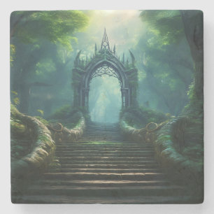 Treppen zum antiken Tor im verzauberten Wald Steinuntersetzer