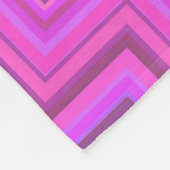 Treppenmuster aus rosa Streifen Fleecedecke (Ecke)