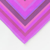 Treppenmuster aus rosa Streifen Fleecedecke (Ecke)