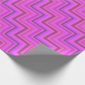 Treppenmuster aus rosa Streifen Geschenkpapier (Ecke)
