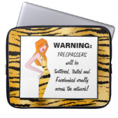 TRESPASSERS werden getwittert, textiert und auf Fa Laptopschutzhülle (Vorderseite)