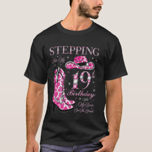 Treten in meinen 19. Geburtstag mit meinen Stiefel T-Shirt