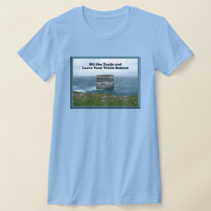 Treten Sie auf den Trails auf und Verließ Sie Ihr  T-Shirt