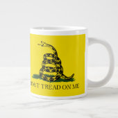 Treten Sie mir nicht auf: Die Gadsdenflagge Jumbo-Tasse (Rechts)
