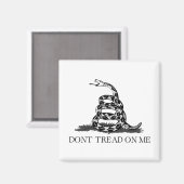 Treten Sie mir nicht die Gadsden-Flagge SCHWARZ-WE Magnet (Vorderseite/Rückseite)