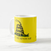 TRETEN Sie NICHT AUF MIR, die Gadsden-Flagge Kaffeetasse (Vorderseite Links)