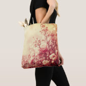 Treten Sie stilvoll mit wunderschönen rosa Blumen Tasche (Von Nahem)