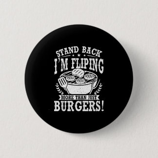 Treten Sie zurück, ich wende Burger auf dem Grill  Button
