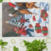 Treten Walker Coonhound Schnee mit Weihnachtshut Geschirrtuch (Gefaltet)