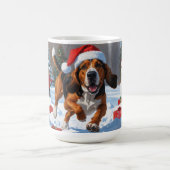 Treten Walker Coonhound Schnee mit Weihnachtshut Kaffeetasse (Mittel)