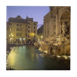 Trevi-Brunnen am Abend, Rom, Latium, Italien Fliese