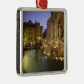 Trevi-Brunnen am Abend, Rom, Latium, Italien Silbernes Ornament (Rechts)