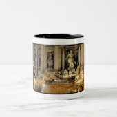 Trevi-Brunnen, Rom, Italien Zweifarbige Tasse (Mittel)
