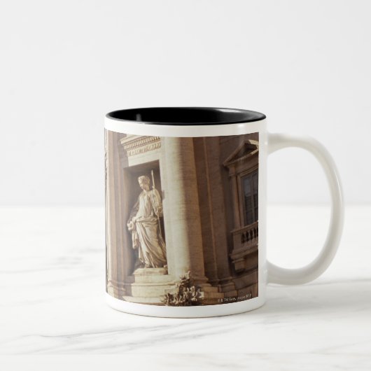 Trevi-Brunnen, Rom, Italien Zweifarbige Tasse (Rechts)