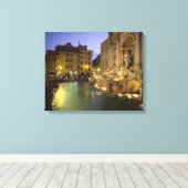 Trevi Fountain in night, Rom, Latium, Italien Leinwanddruck (Insitu (Holzboden))
