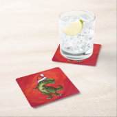 TRex Dino in Weihnachtsmannmütze auf Rot Rechteckiger Pappuntersetzer (Vor Ort)