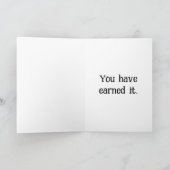 Trex sitzend im Bohnensessel mit abgelegener Kontr Karte (Innenseite)