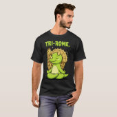 Tri-Rome Zen Triceratops: Cute Dinosaur Yoga at th T-Shirt (Vorne ganz)
