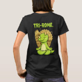 Tri-Rome Zen Triceratops: Cute Dinosaur Yoga at th T-Shirt (Rückseite)